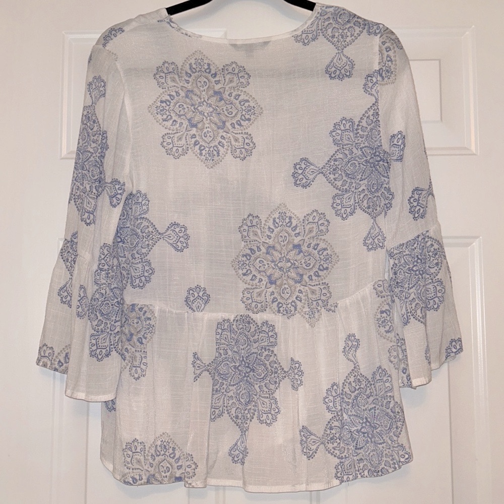 Unique Spectrum Button Ruffle S Top White Blue Floral Boho Hippie Casual - Picture 7 of 14